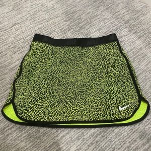 NWOT Nike Golf/Tennis Skirt (Size Small)